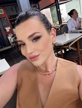 Foto pengguna monicathomasmoni33