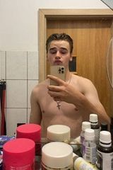 Foto pengguna Kacperpust