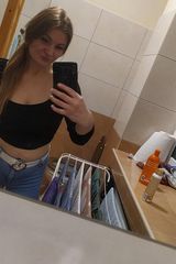 Foto pengguna Monia20001