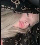 Foto pengguna Julcia5551