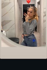 Foto pengguna Adrianna2002