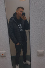 Foto pengguna Ominik12345598