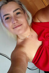 Foto pengguna Adrianaaaaaaaa