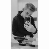 Foto pengguna Tomek821