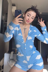 Foto pengguna Marymody