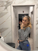 Foto pengguna Adrianna2002