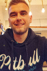 Foto pengguna zkarol597