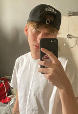 Foto pengguna Mlody637