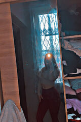 Foto pengguna Blondynae666