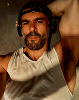 Foto pengguna Uparty234