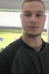 Foto pengguna SimpleGuy